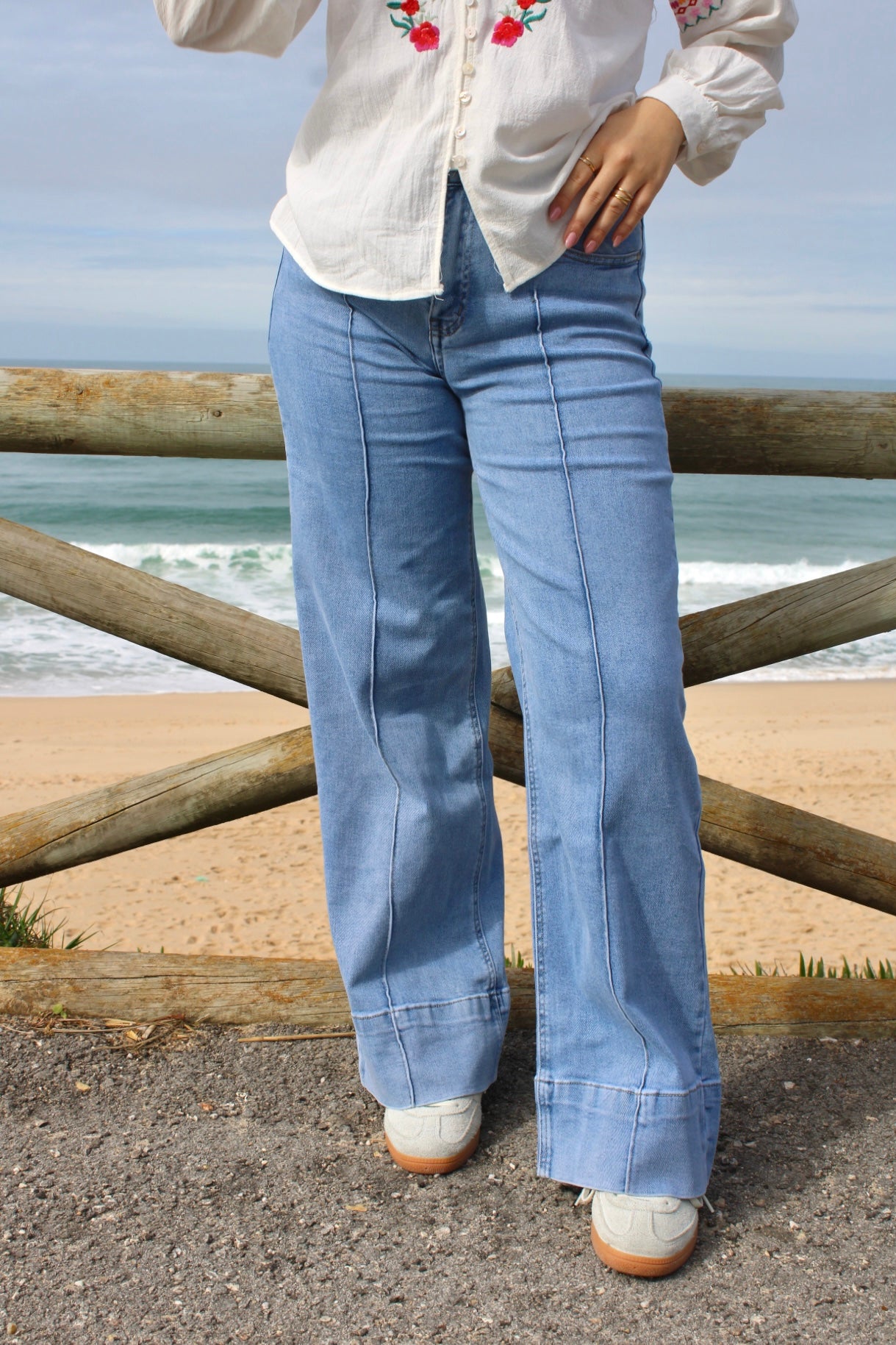 Jeans Wide Leg com Costuras