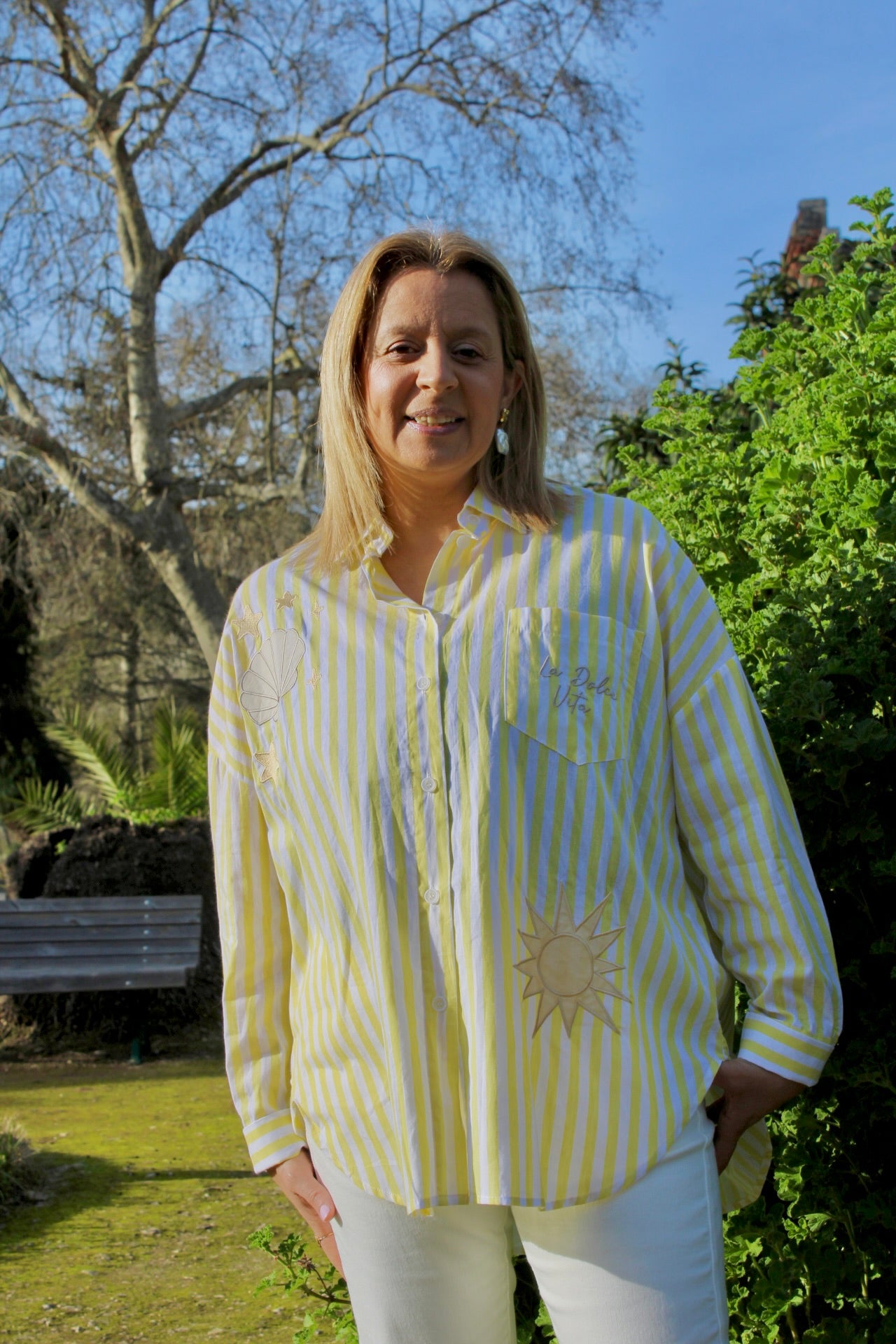 Blusa de Riscas com Bordados
