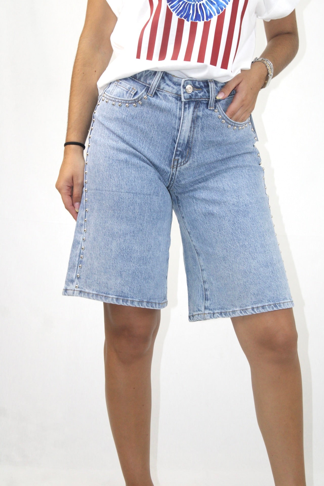 Bermudas Denim com Tachas