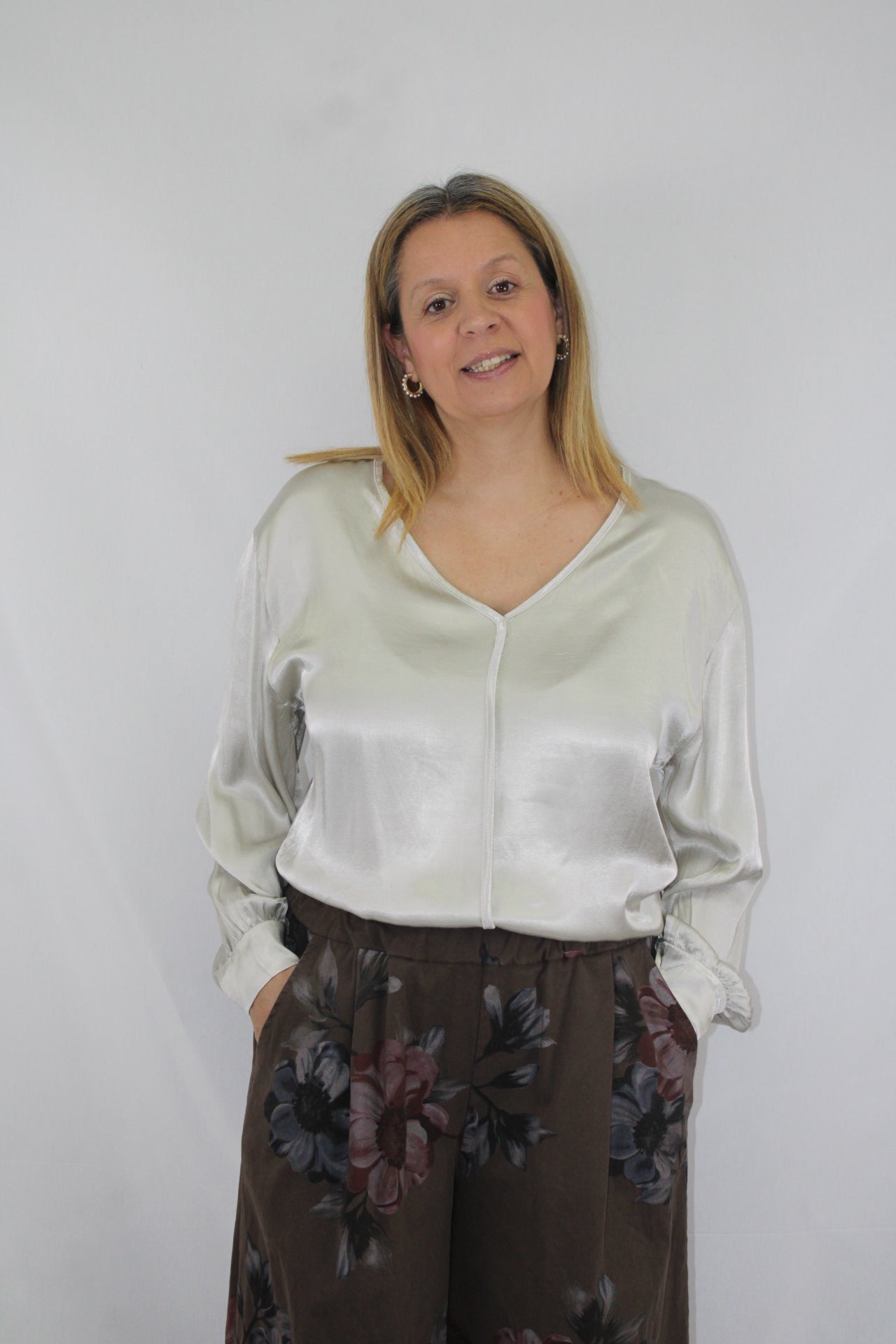 Camisola de Cetim Decote em Bico