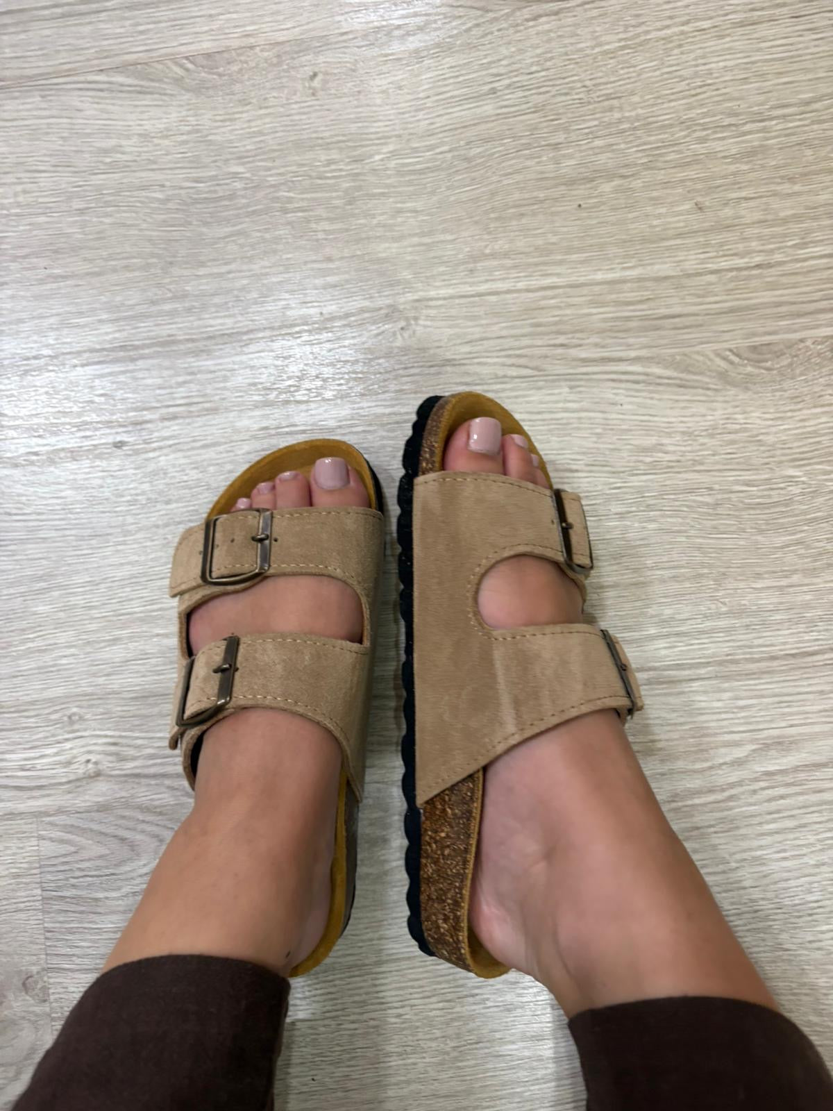 Sandália Rasa Com Duas Tiras Corina