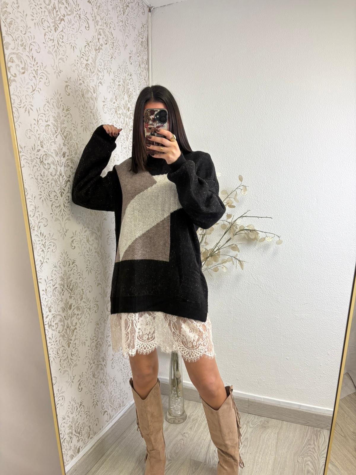 Vestido de Malha com Renda