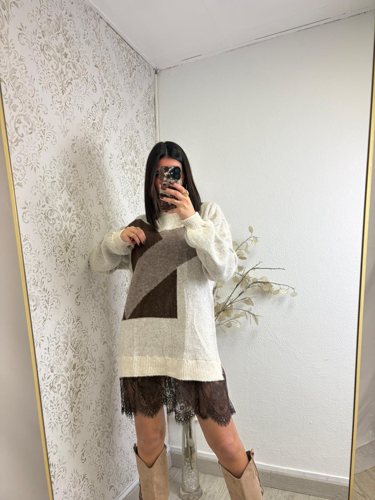 Vestido de Malha com Renda