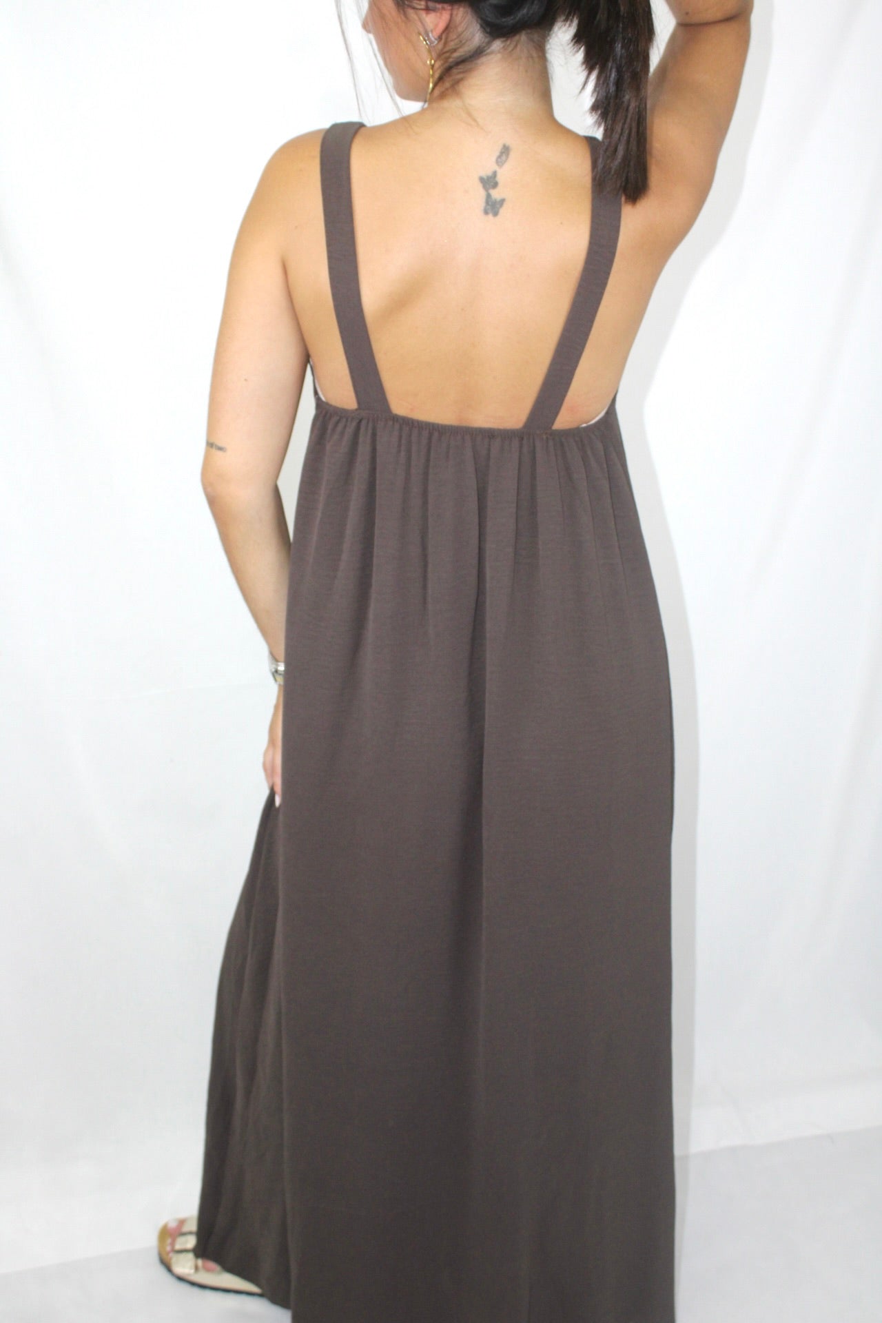 Vestido Comprido com Detalhe Dourado