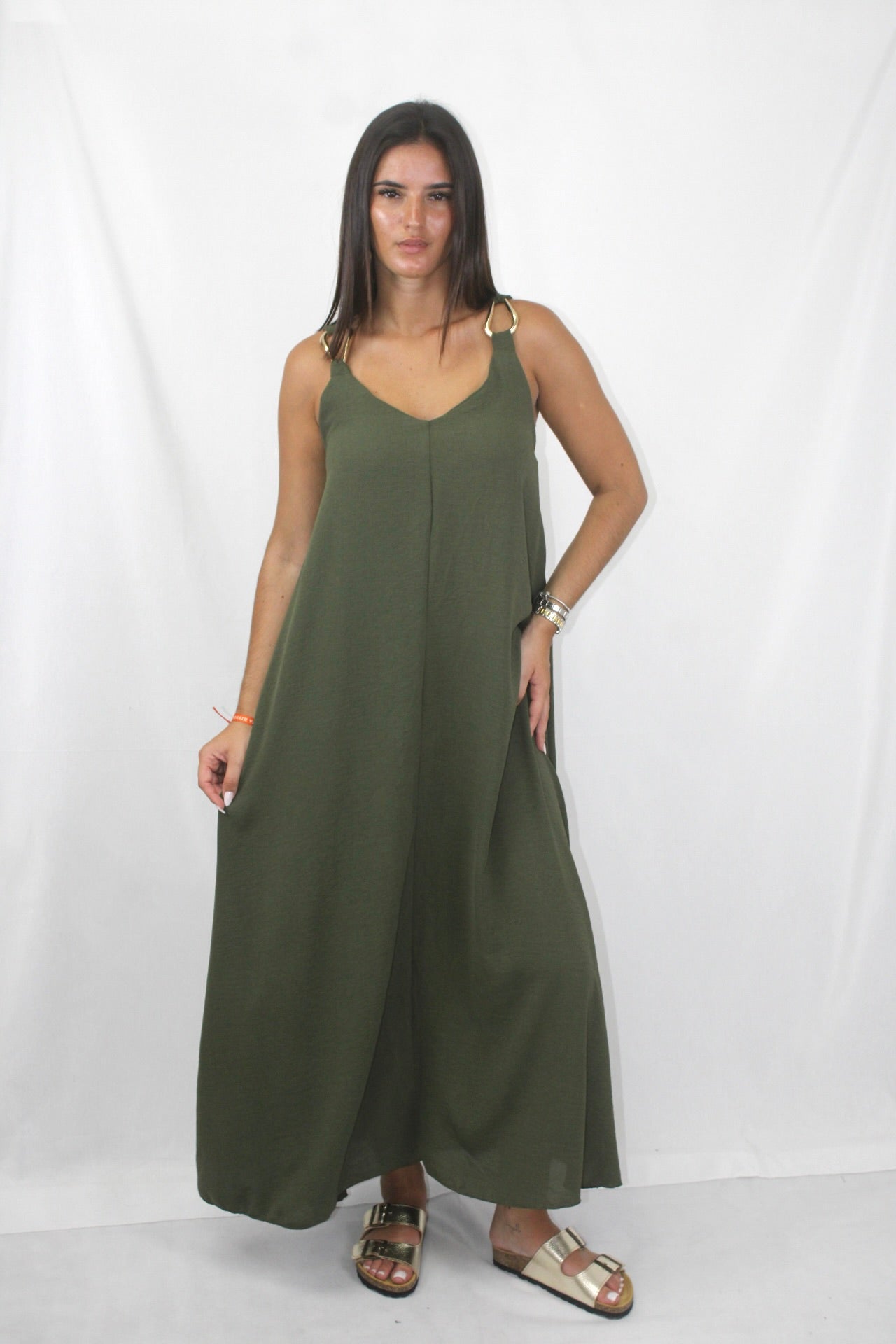 Vestido Comprido com Detalhe Dourado