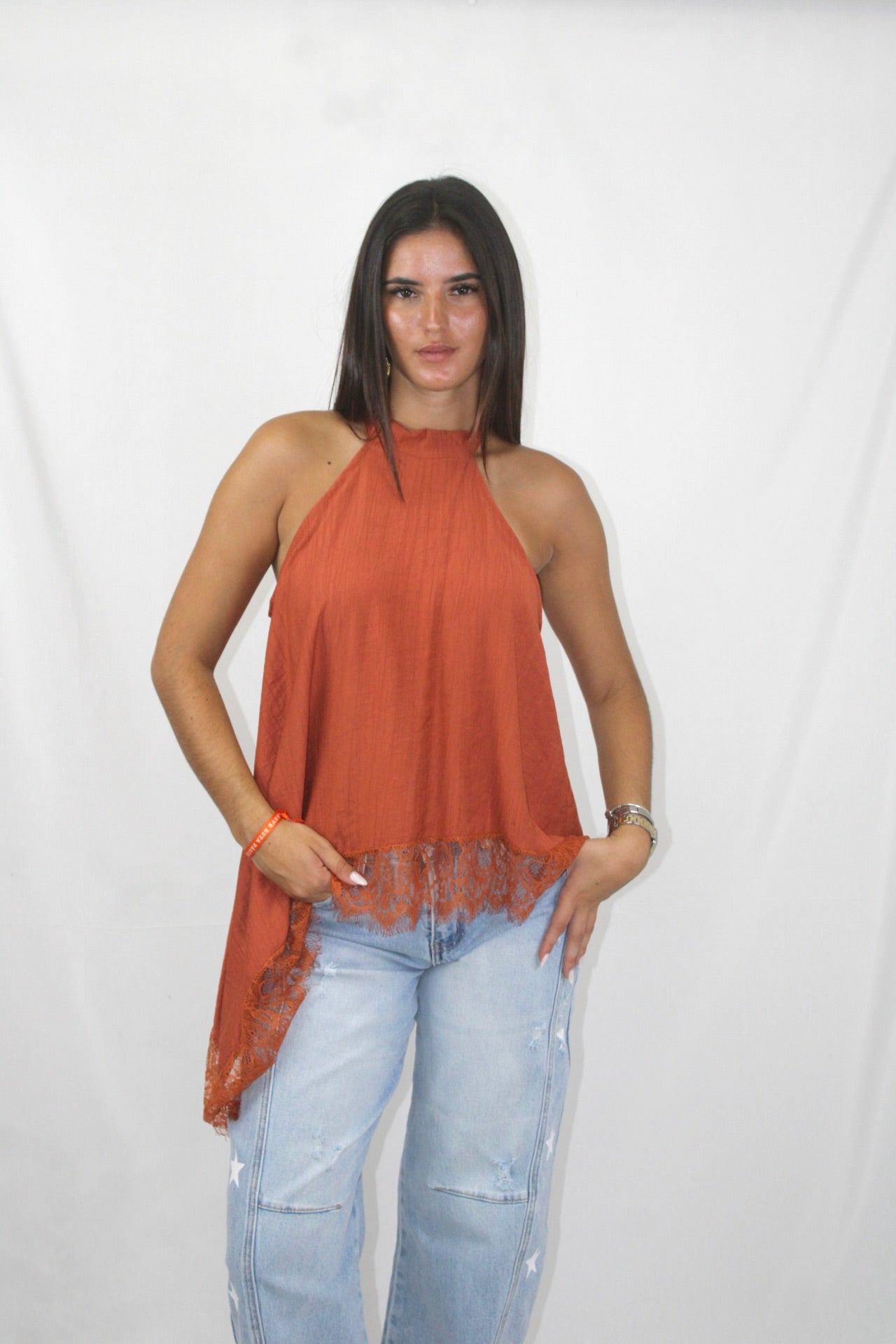 Tops Assimétricos com Renda