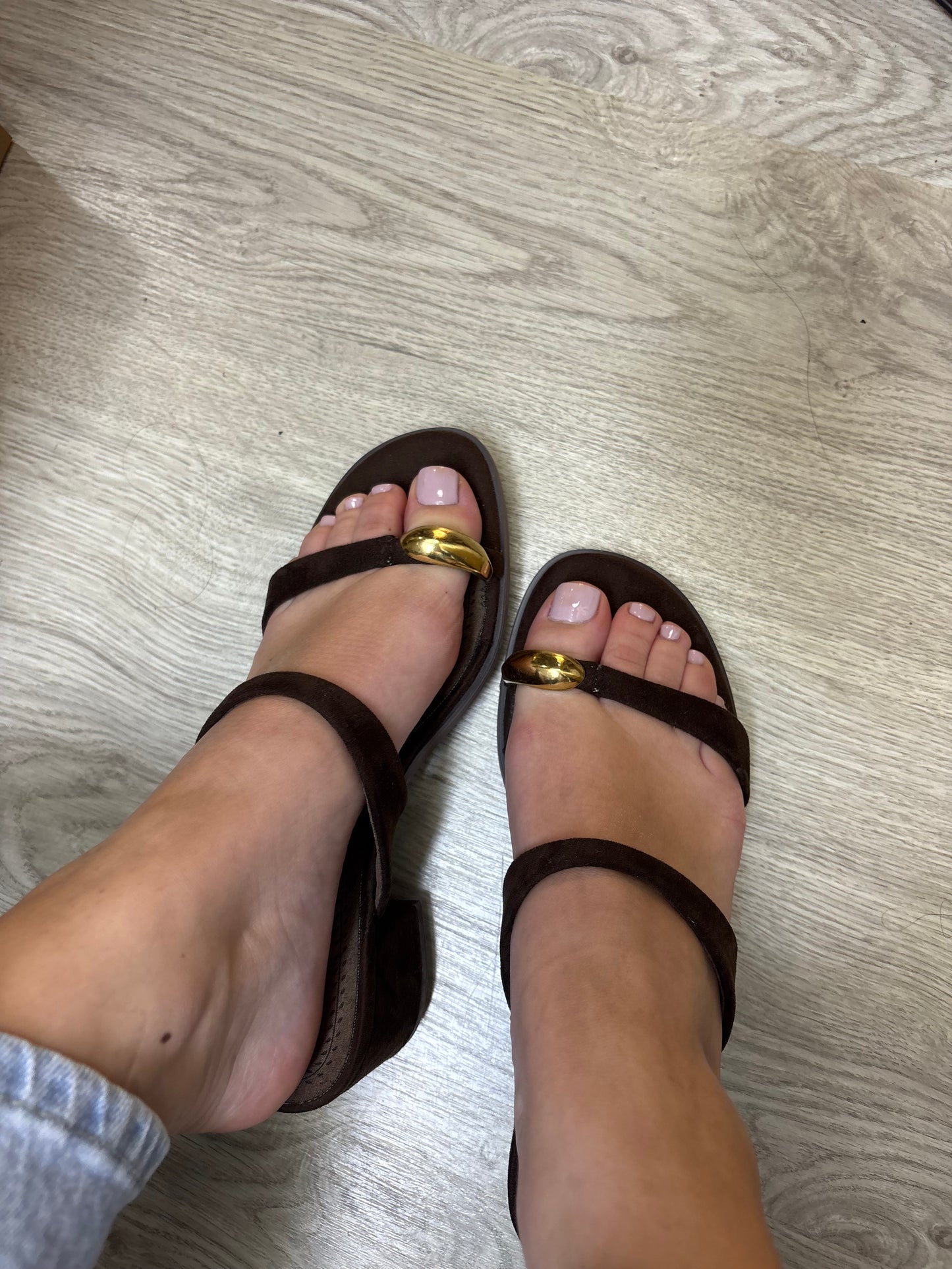 Sandália de Salto com Aplicação Corina