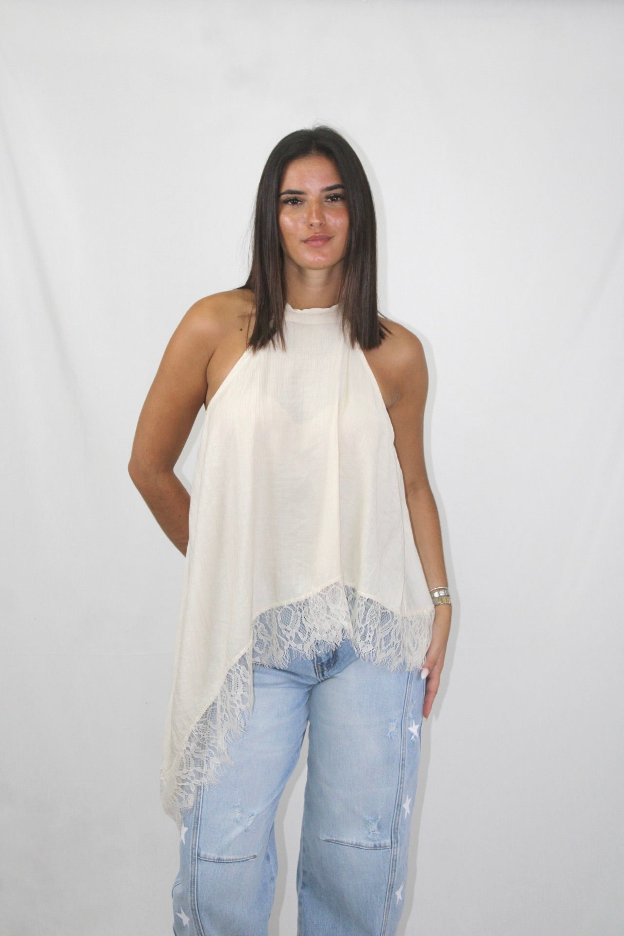 Tops Assimétricos com Renda