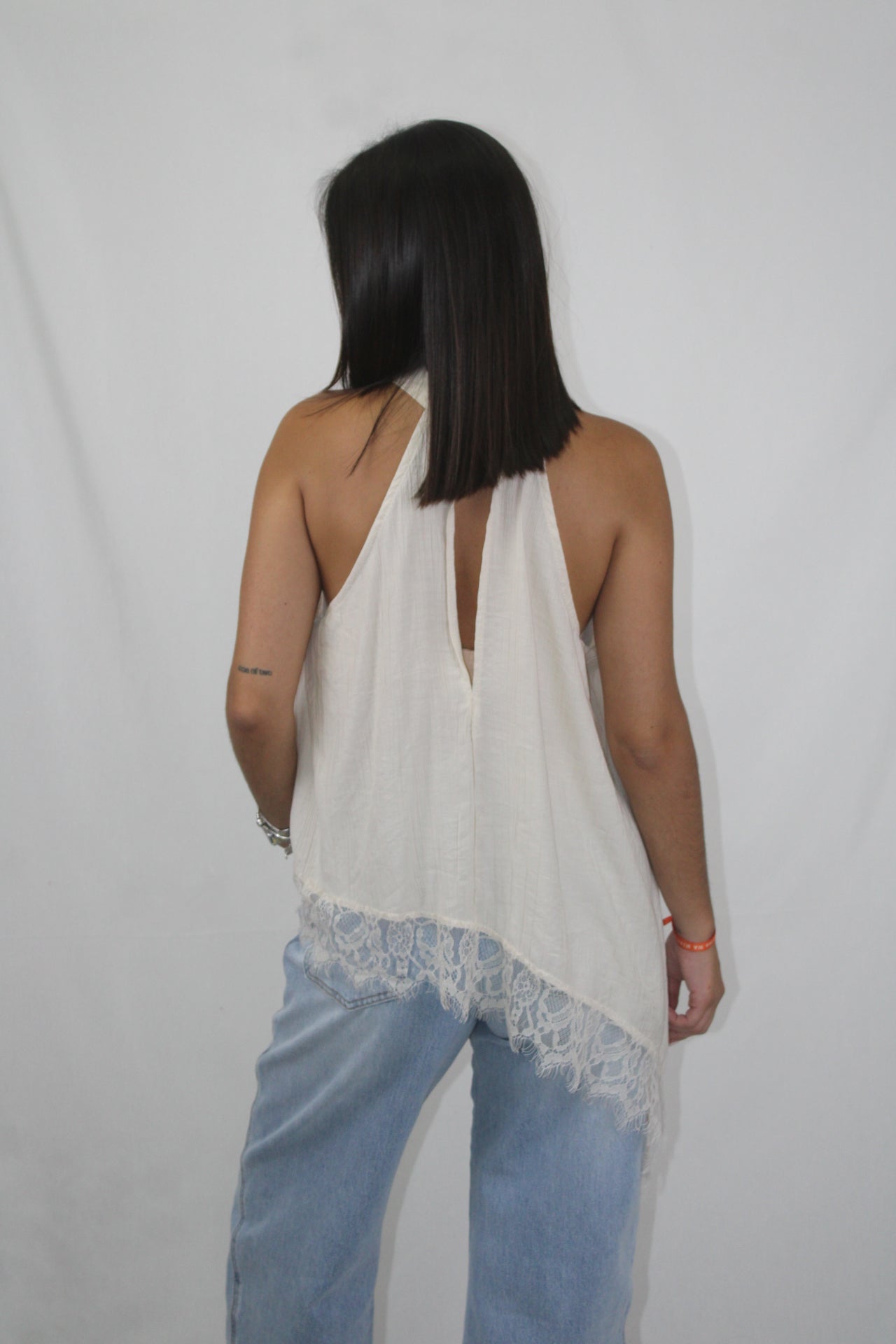 Tops Assimétricos com Renda