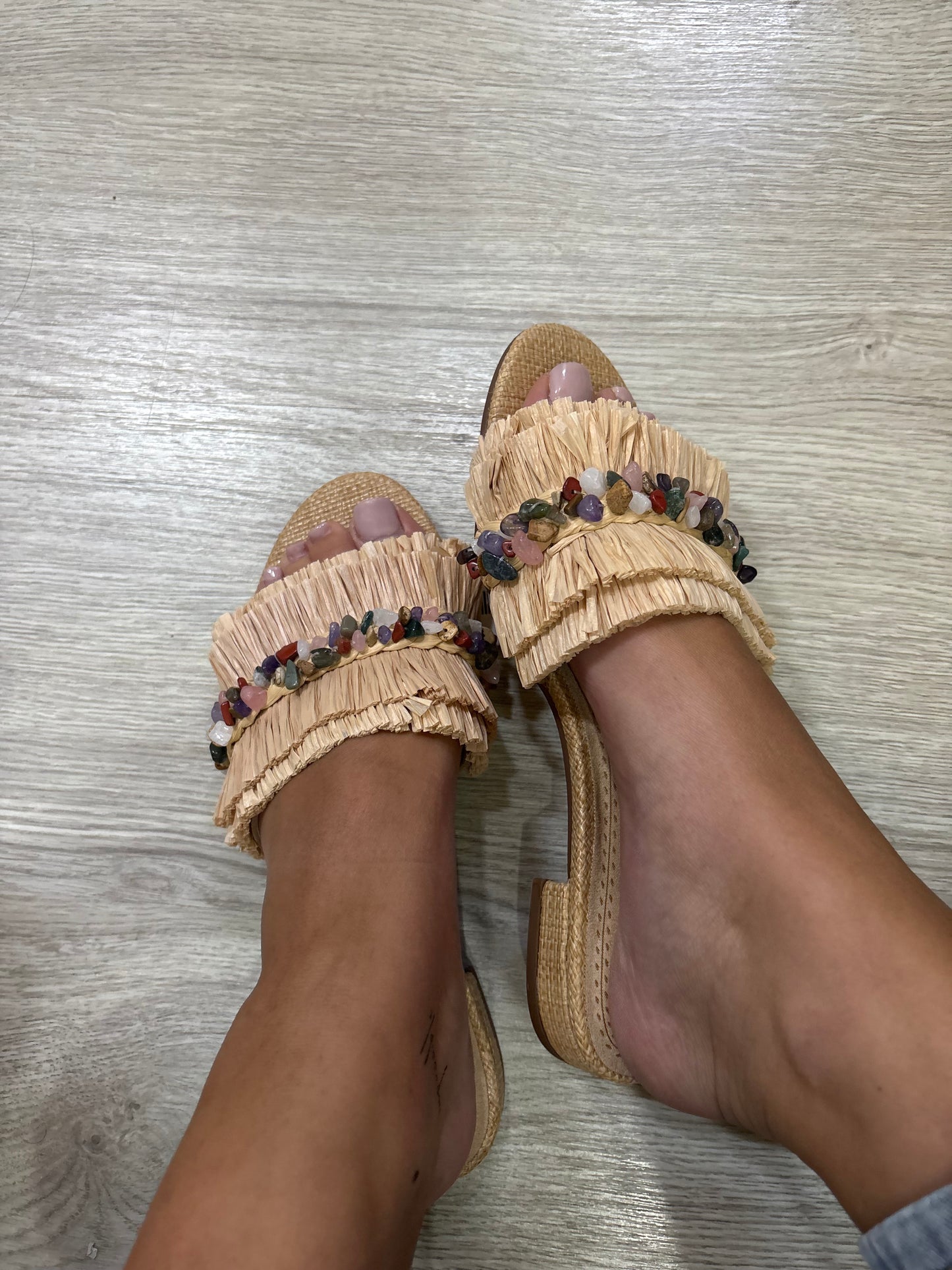 Sandália Rasa com Aplicações Corina