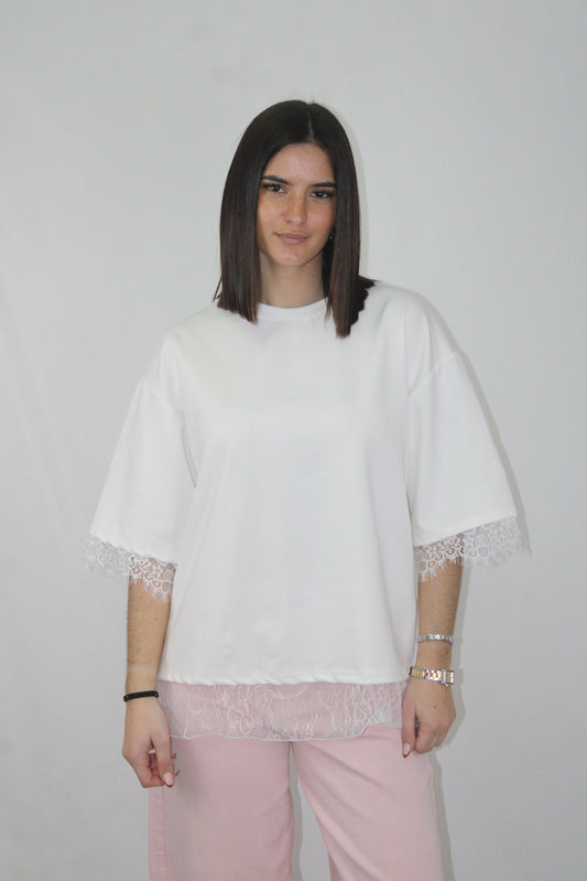 Tshirt Oversized com Detalhe em Renda