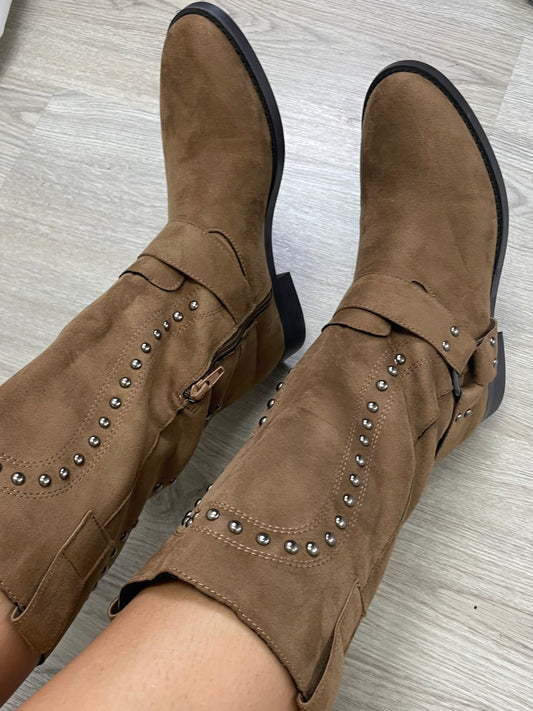 Botas Corina com Tachas