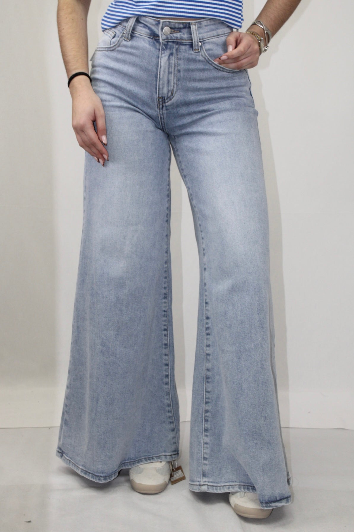 Extra WideLeg Jeans