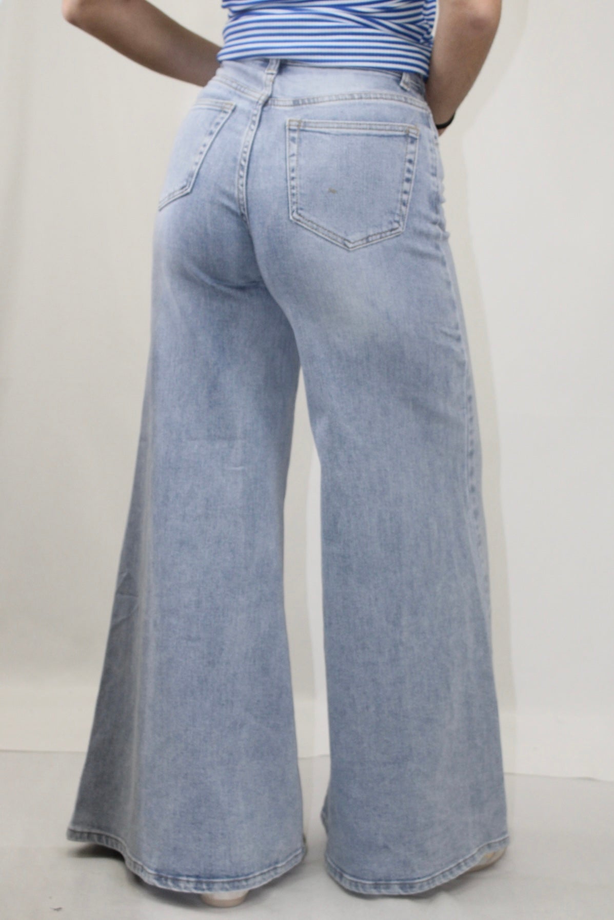 Extra WideLeg Jeans