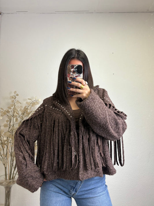Casaco em Caraculo com Franjas e Tachas