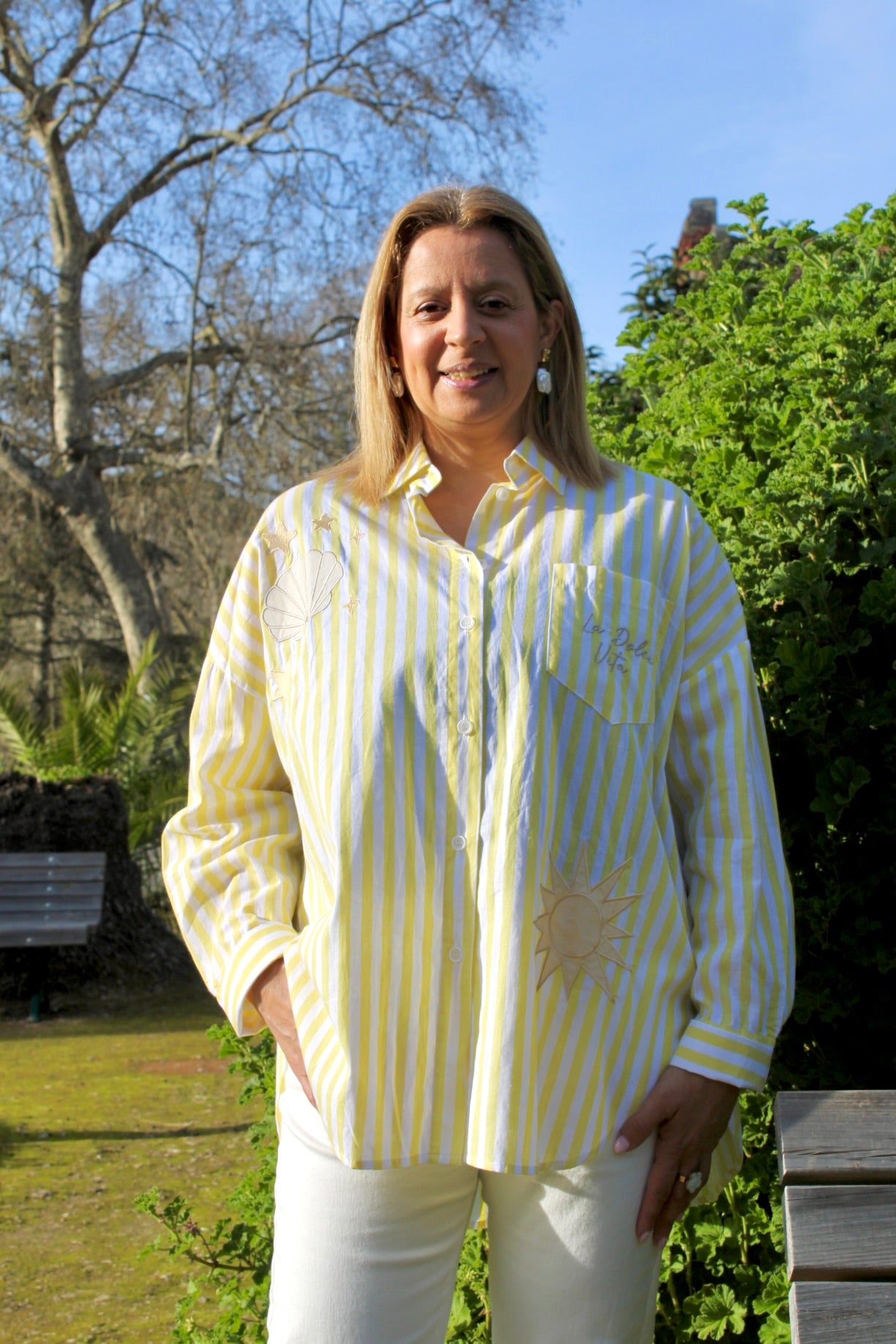 Blusa de Riscas com Bordados