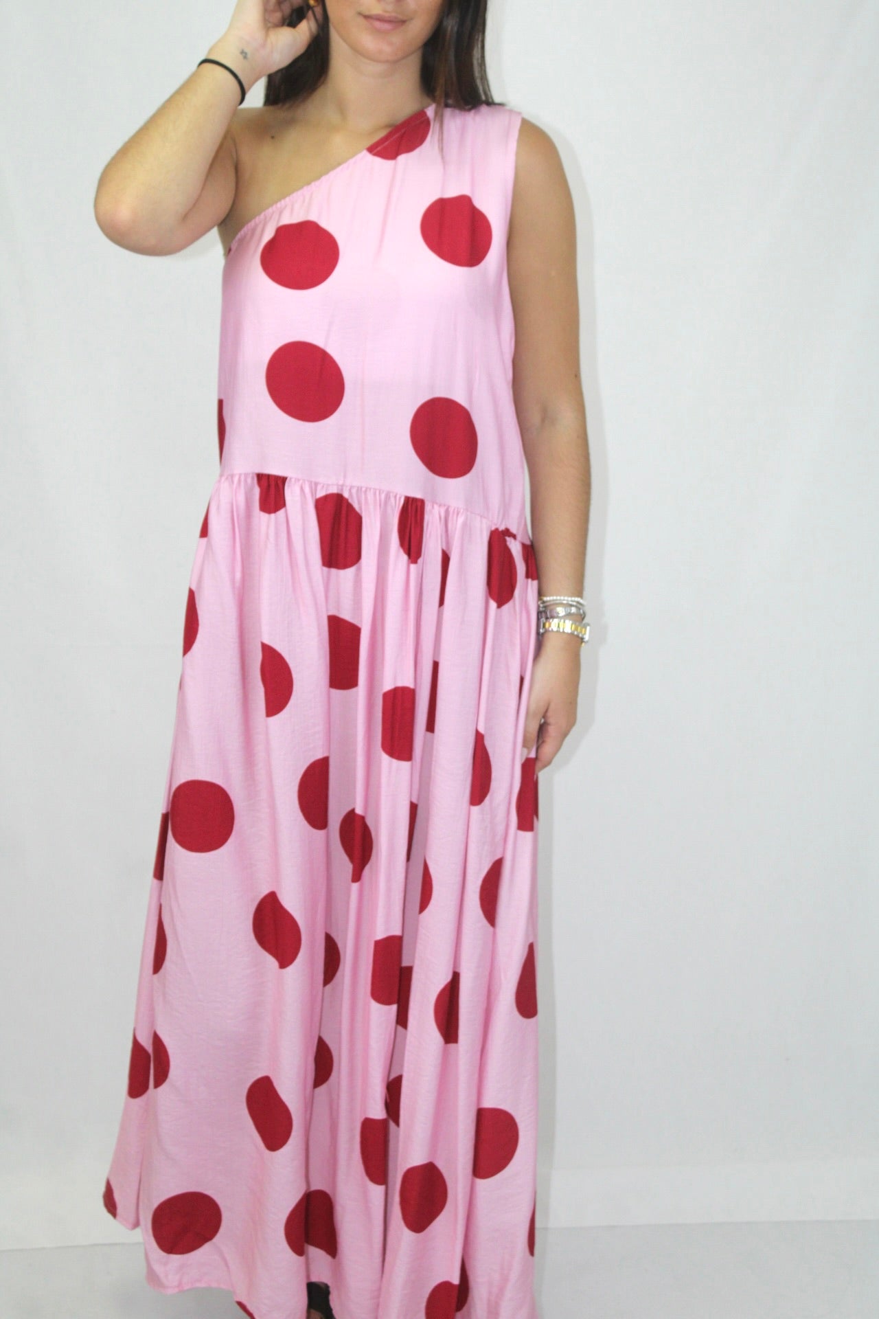 Vestido Polka Dot com Ombro Descoberto