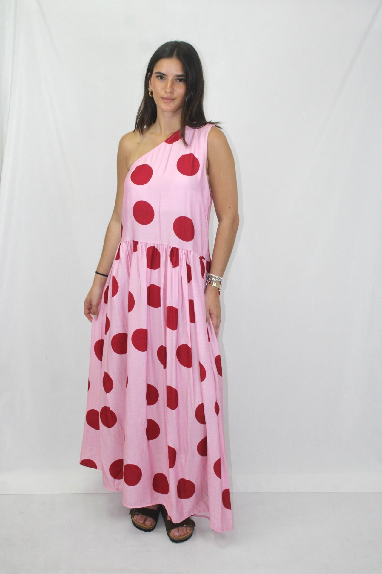 Vestido Polka Dot com Ombro Descoberto