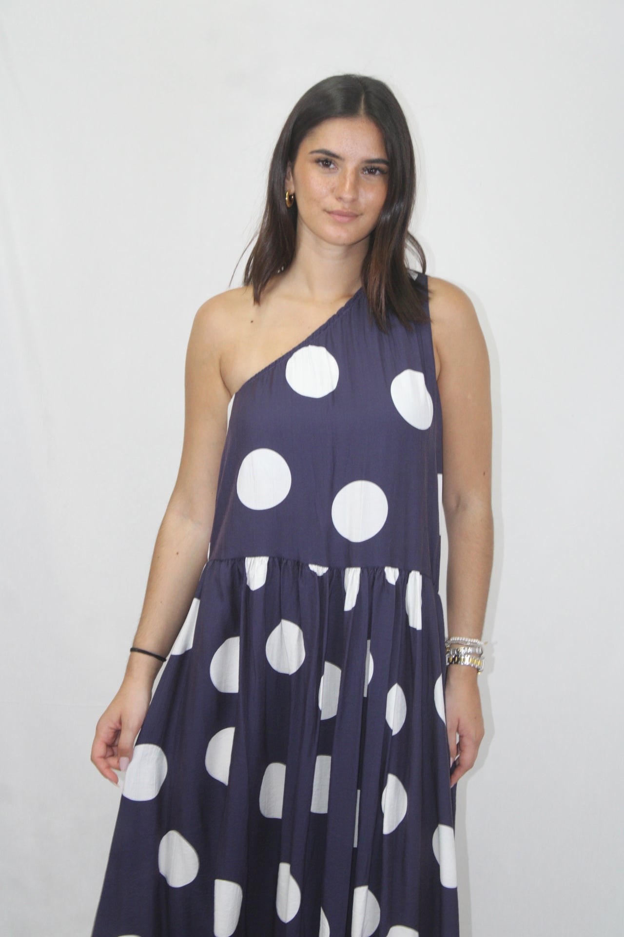 Vestido Polka Dot com Ombro Descoberto