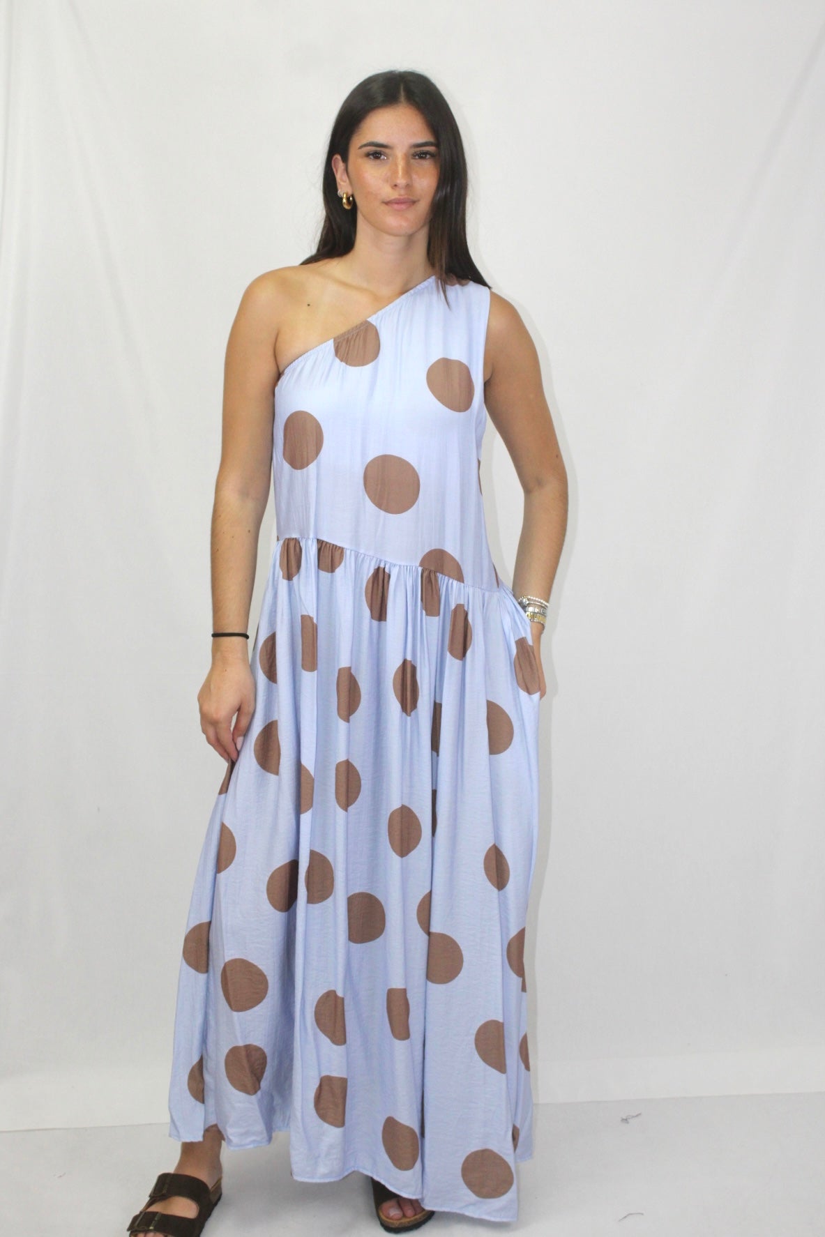 Vestido Polka Dot com Ombro Descoberto