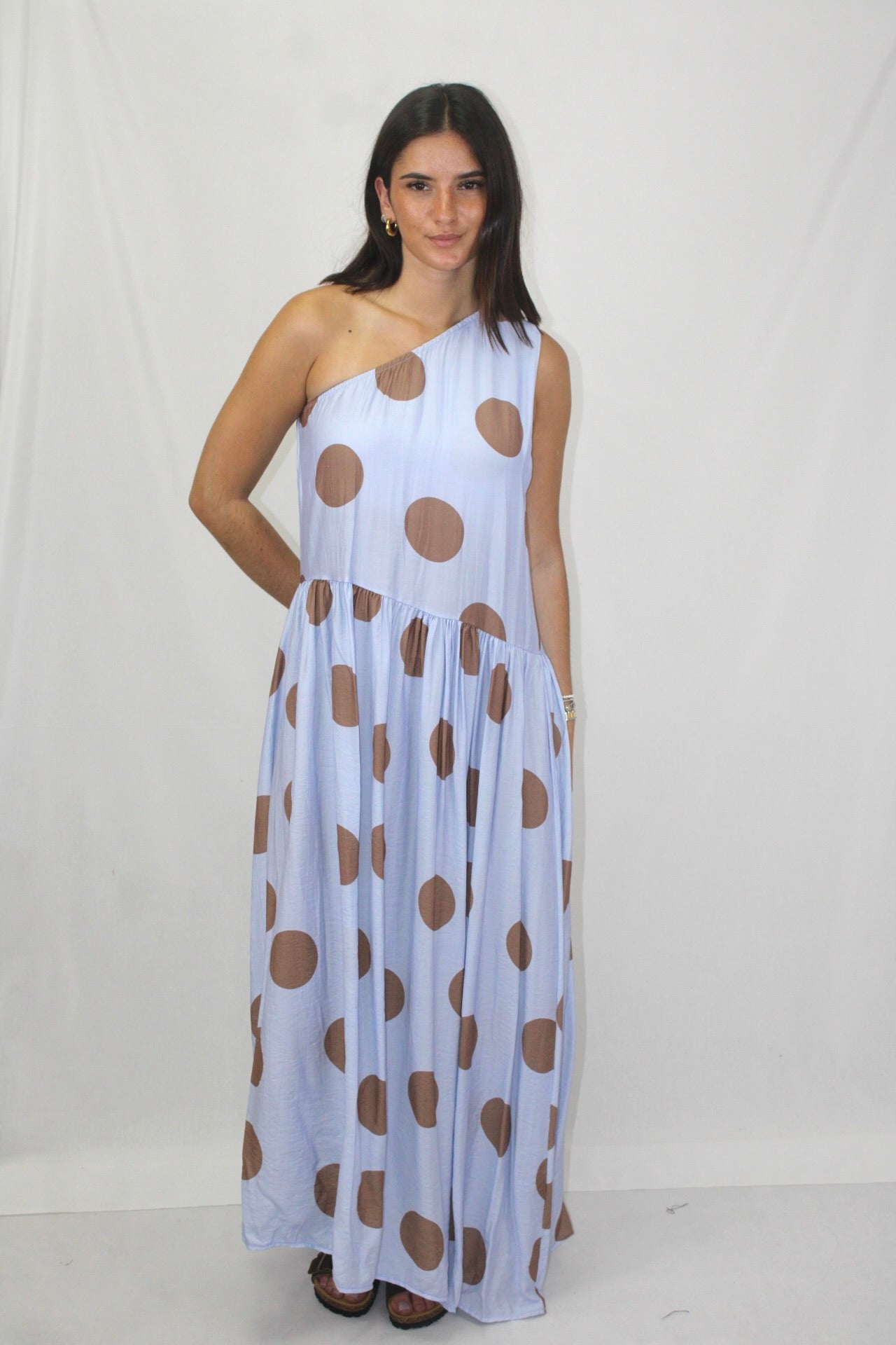 Vestido Polka Dot com Ombro Descoberto