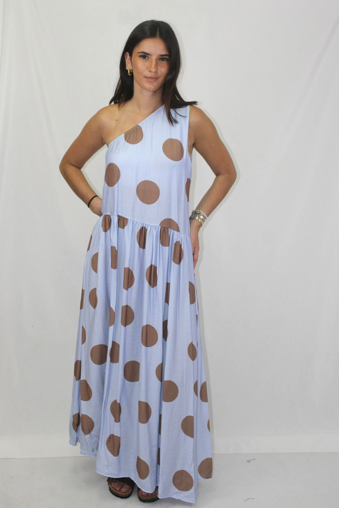 Vestido Polka Dot com Ombro Descoberto
