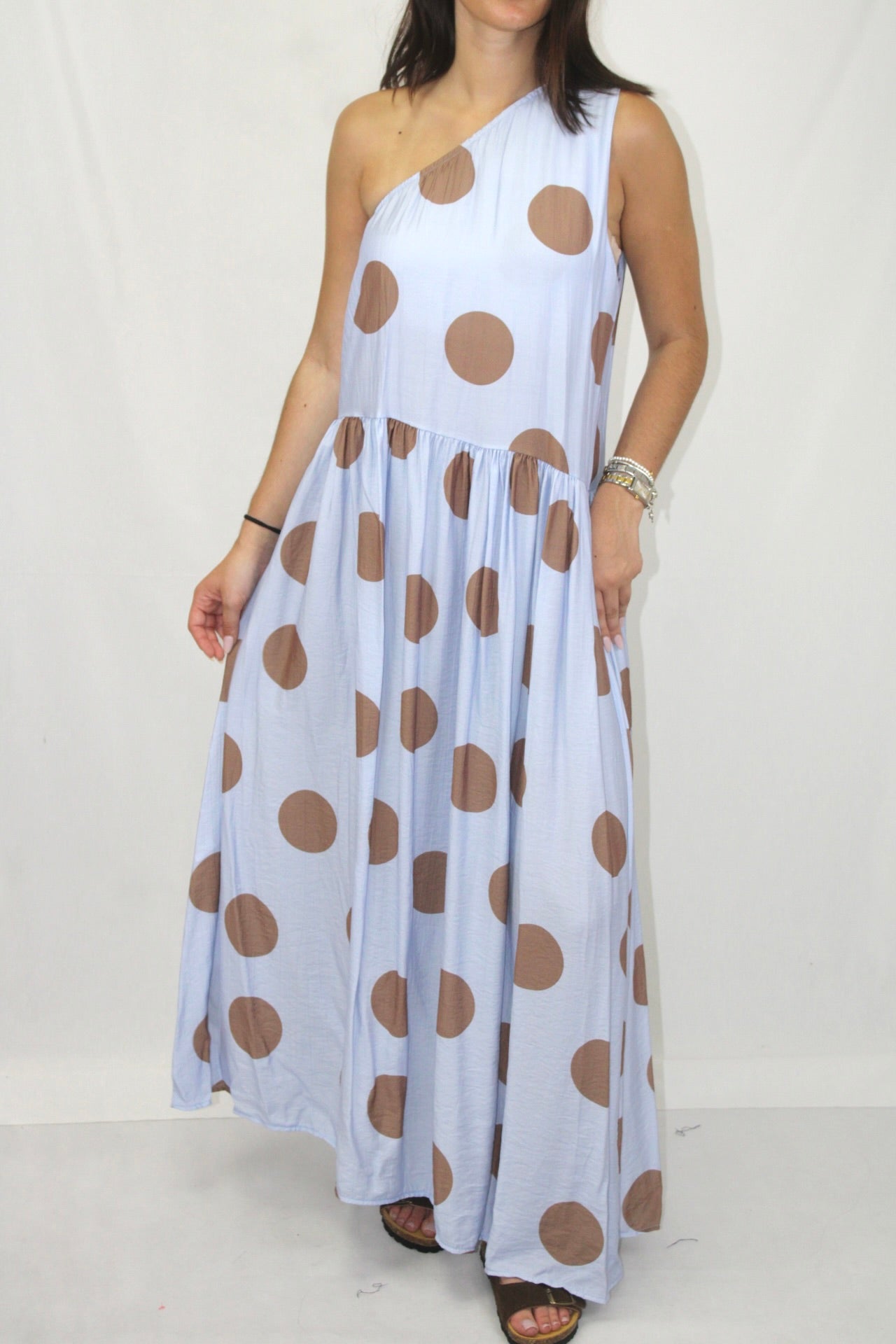 Vestido Polka Dot com Ombro Descoberto