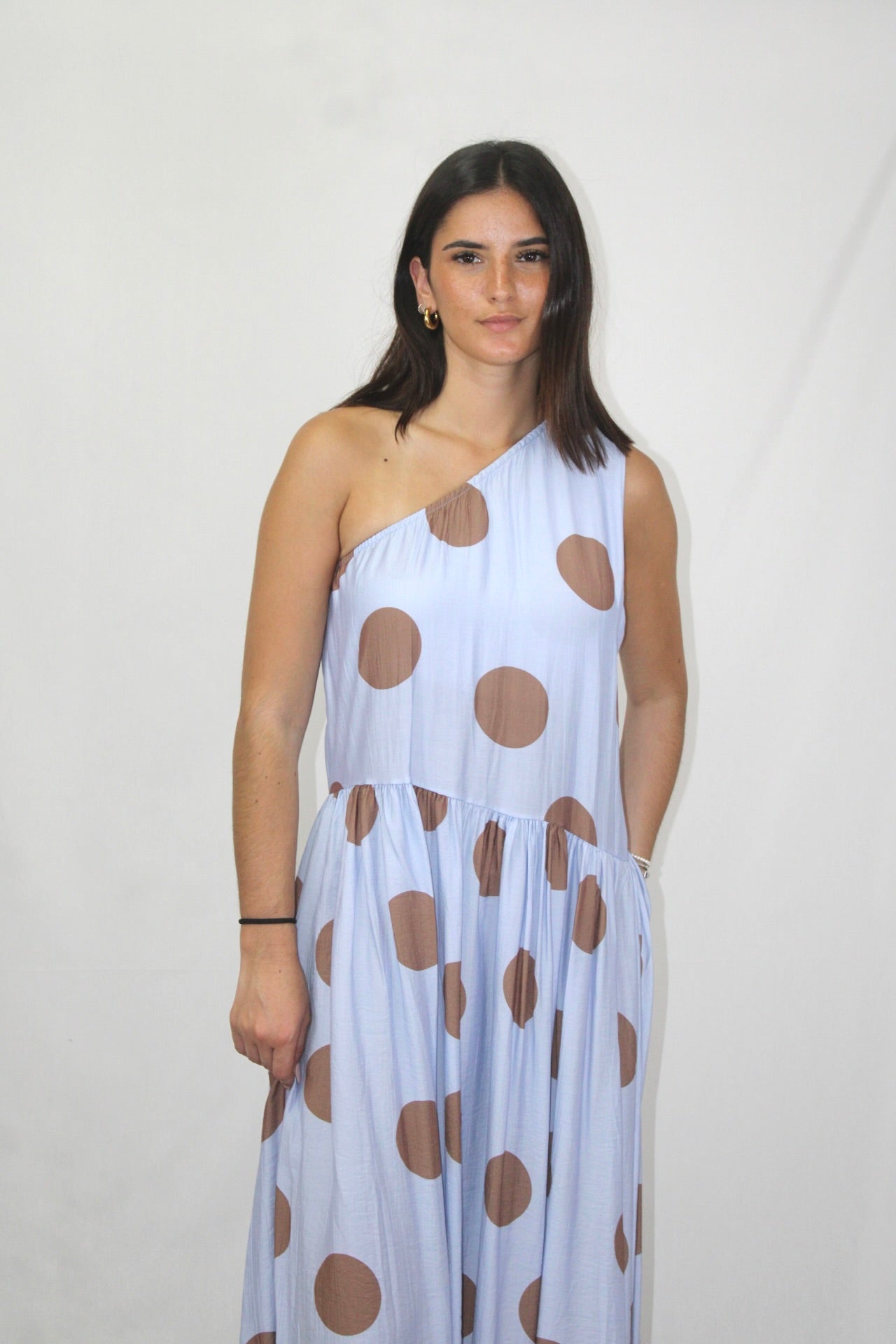 Vestido Polka Dot com Ombro Descoberto