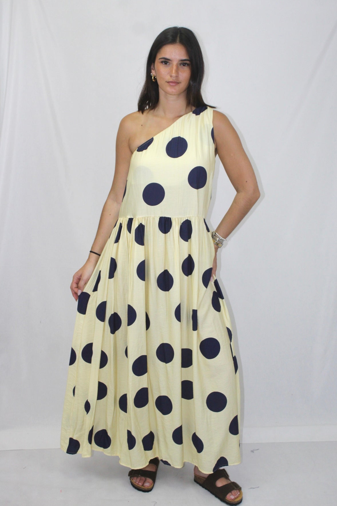 Vestido Polka Dot com Ombro Descoberto