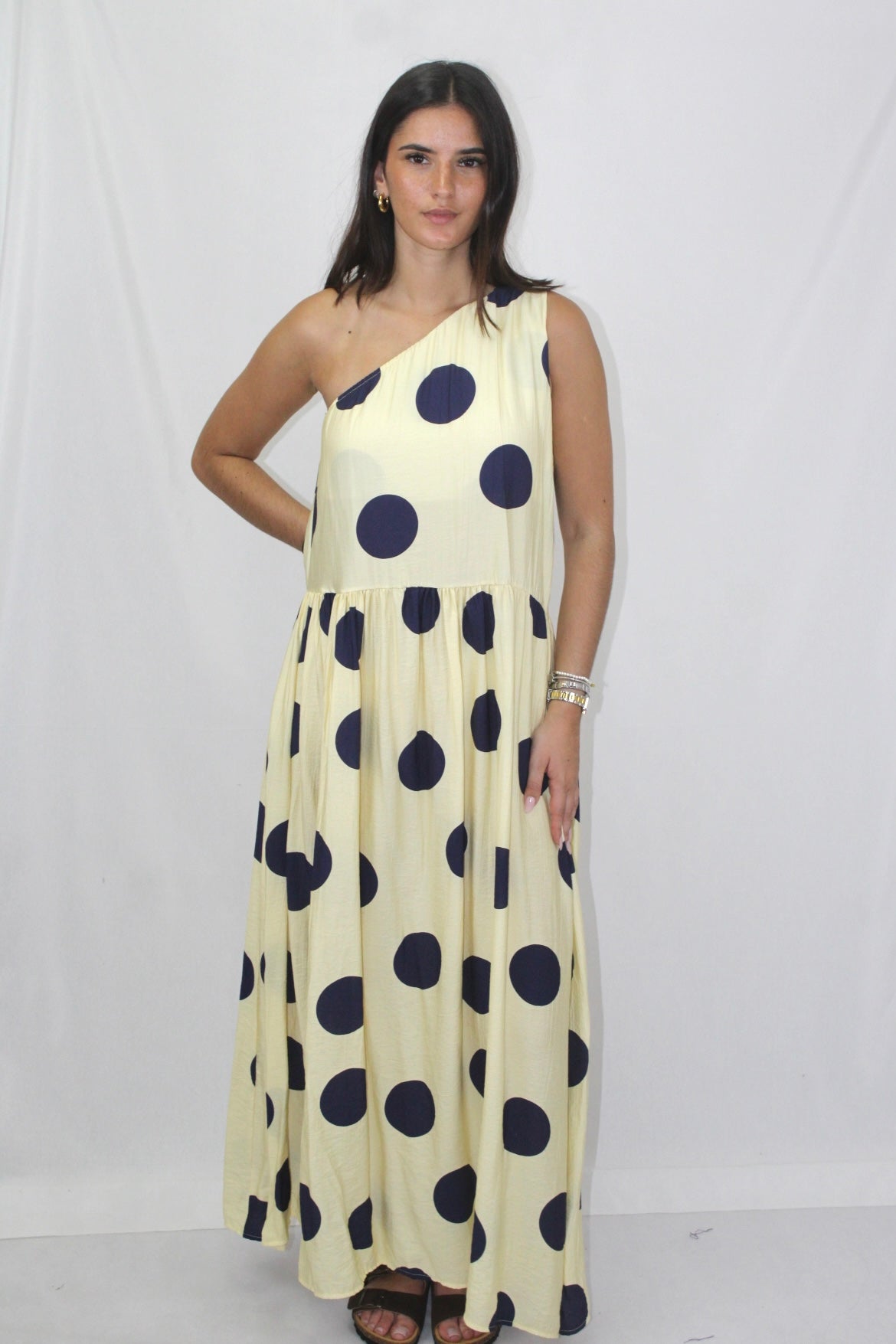 Vestido Polka Dot com Ombro Descoberto