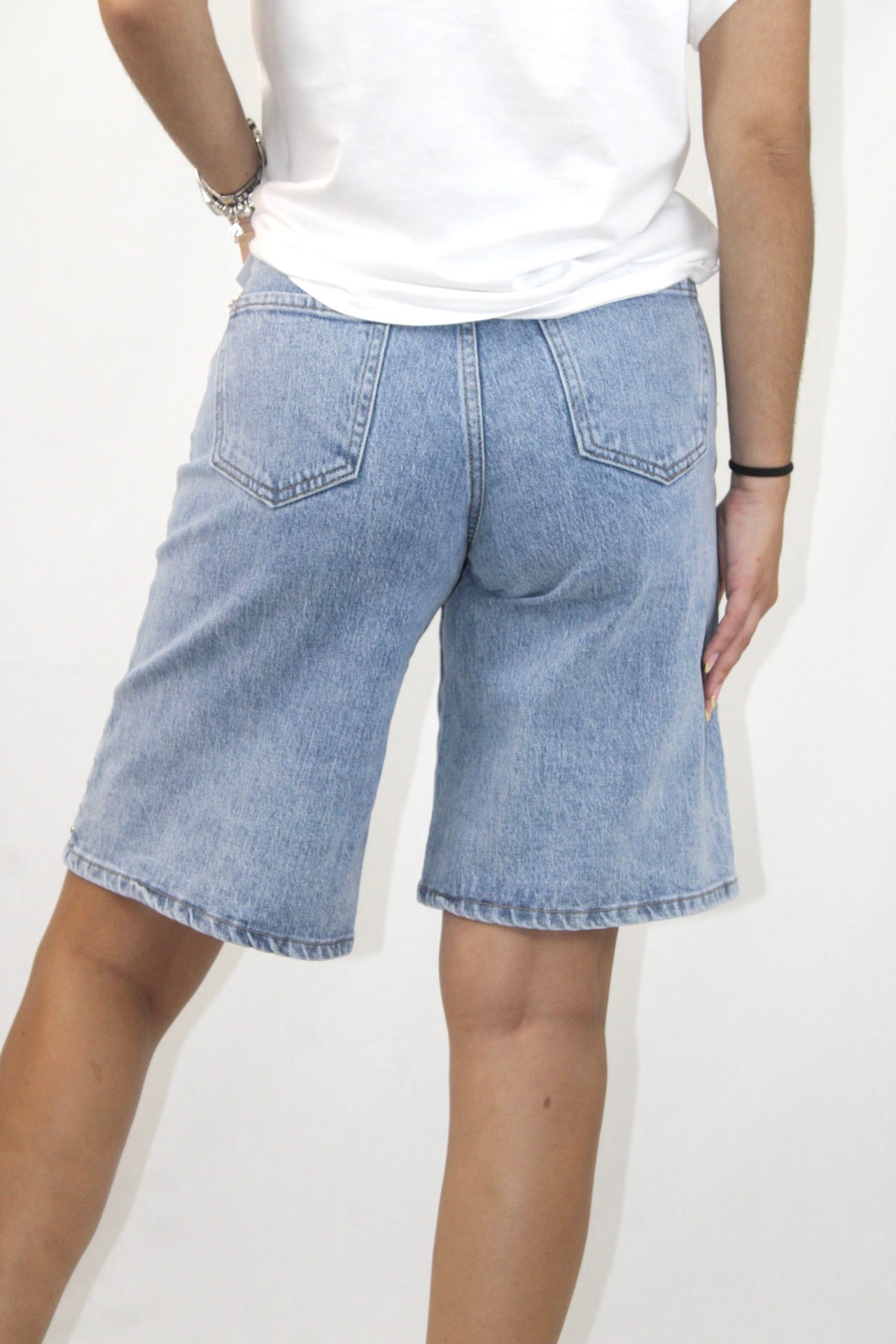 Bermudas Denim com Tachas